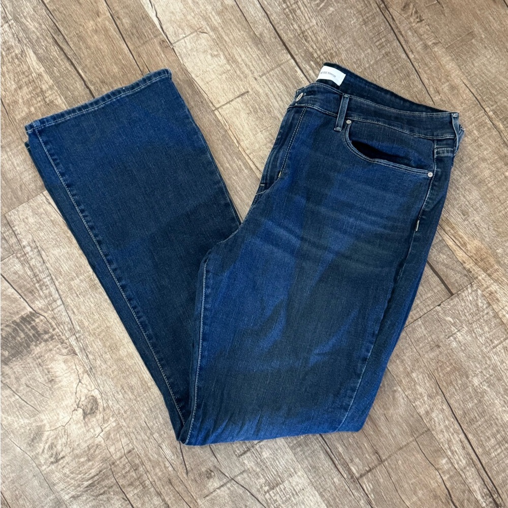 Levi's Women's Signature Medium-Rise Bootcut Jeans – Size 34‎